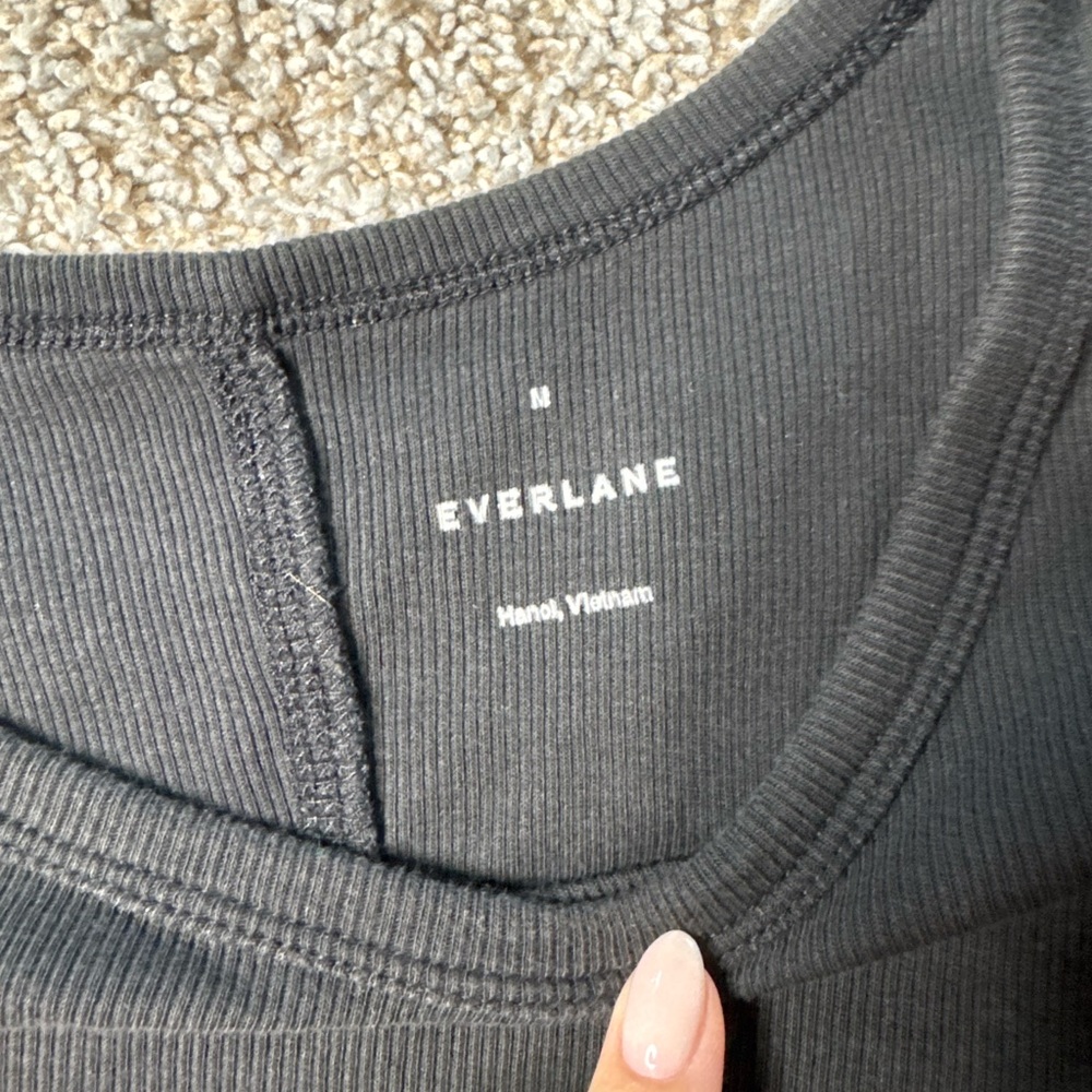 EVERLANE Black Long Sleeve Crop Top size M - Picture 2 of 3